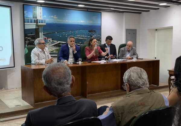 Futuro do cacau brasileiro domina sessão plenária da Associação Comercial da Bahia