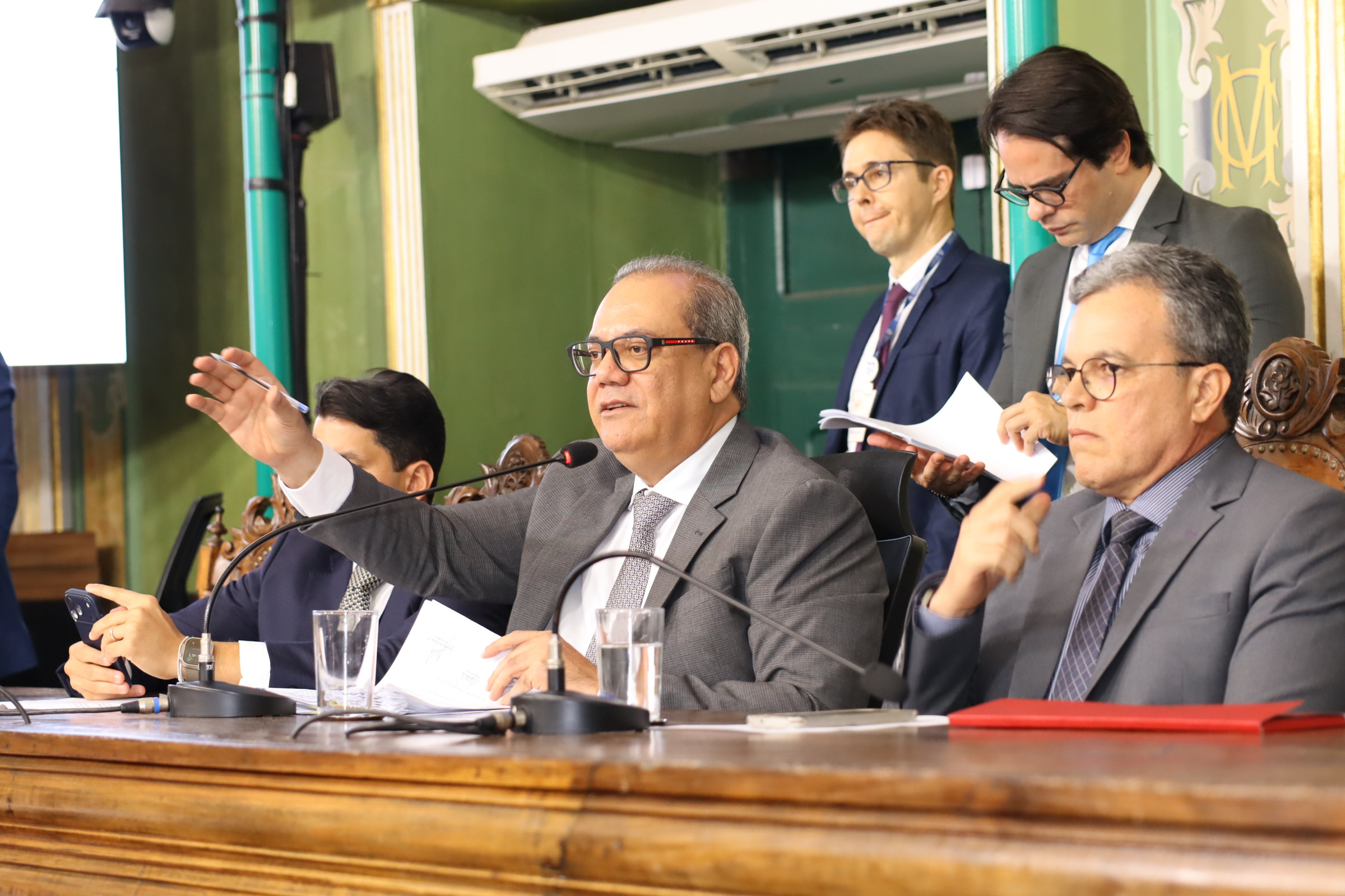 Carlos Muniz convoca reunião conjunta de comissões para analisar vetos e projetos na CMS