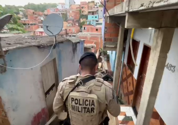 Policiais prendem 26 em operação que mira Comando Vermelho no sul da Bahia