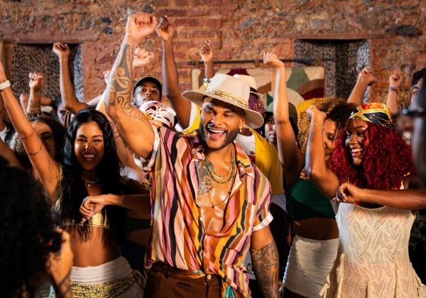 Tony Salles dá start no verão com música inspirada nas batidas afro-latinas