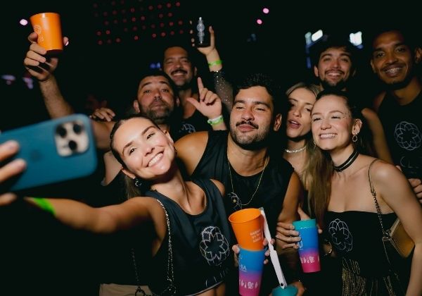 Camarote Club divulga cores dos abadás para Carnaval 2026; confira