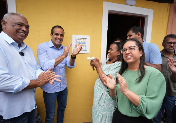 Prefeito entrega mais 100 casas reformadas pelo programa Morar Melhor no Alto do Cabrito