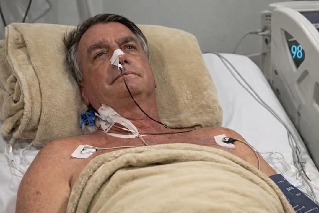 Bolsonaro inicia reabilitação após cirurgia de hérnia e segue internado em Brasília
