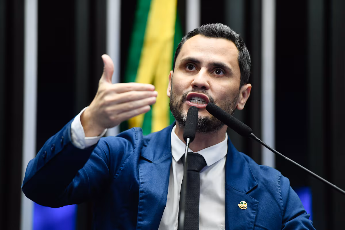 Senador bolsonarista surpreende e elogia Lula pelo fim da escala 6×1; assista