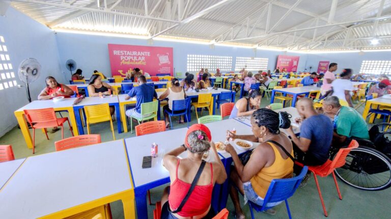 Ambulantes ganham alimentação e transporte gratuitos durante o…