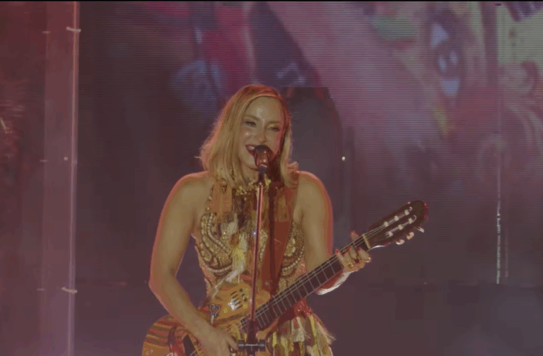 Fazer show em casa é diferente, diz Claudia Leitte no Virada Salvador