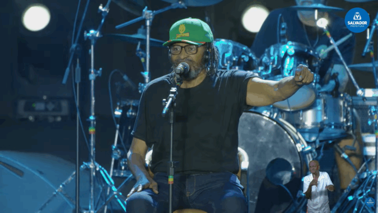 Edson Gomes recebe alta após seis dias internado em Feira de Santana