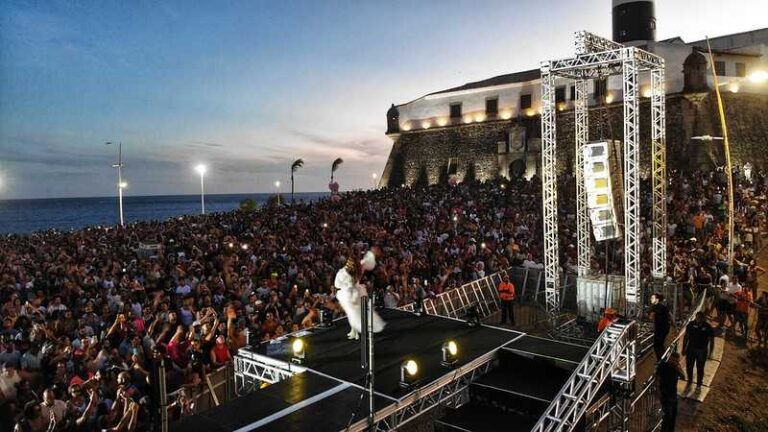 Réveillon impulsiona turismo baiano no final do ano com diversidade…