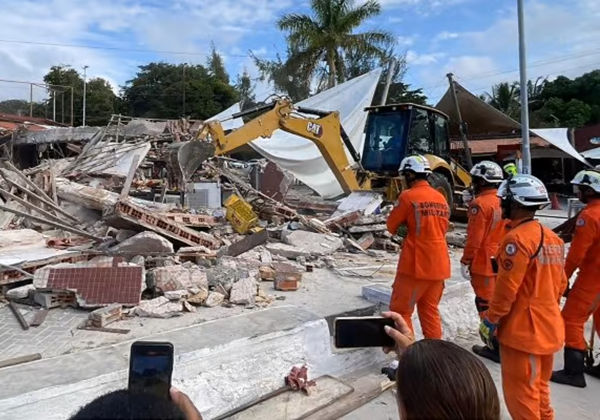 Explosão causa destruição de barracas na orla de Madre de Deus