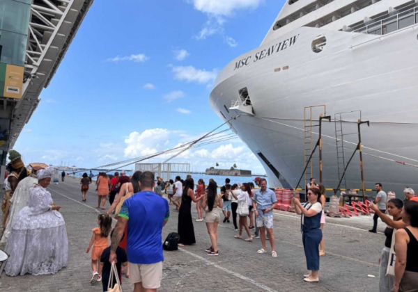Chegada de cruzeiros traz mais de 8 mil turistas a Salvador