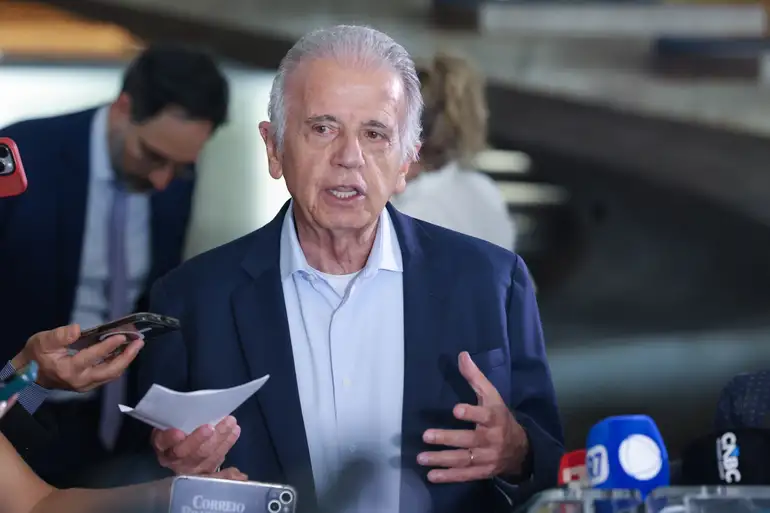 Fronteira com a Venezuela foi reaberta e está ‘tranquila’, diz ministro da Defesa