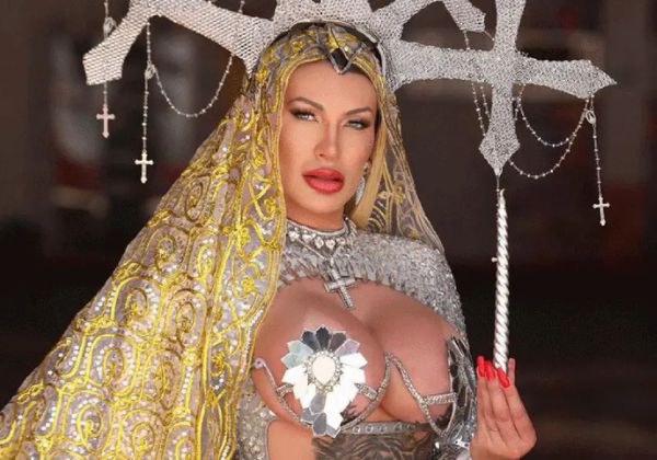Andressa Urach se veste de santa e provoca religiosos: ‘Estelionato da fé’
