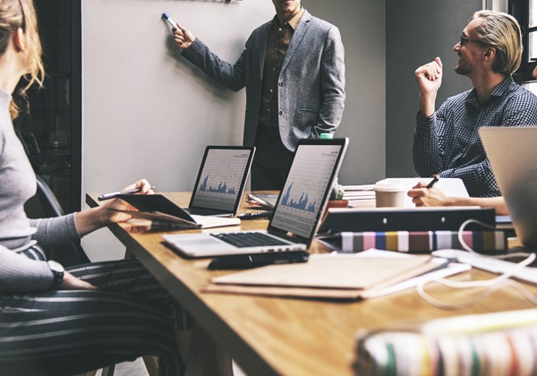 Saiba os 25 cargos que mais devem crescer no Brasil em 2026