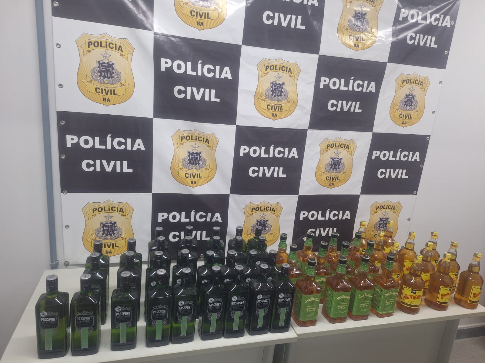 Operação apreende mais de 500 garrafas de bebidas suspeitas no interior da Bahia