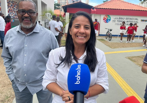 Secretária alfineta prefeitura após aumento de passagem: Solução é entregar escolas nos bairros