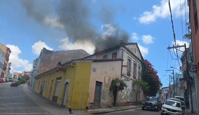 Incêndio atinge imóvel no Santo Antônio Além do Carmo