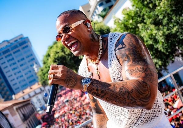 Léo Santana puxa trio no Pré-Carnaval do Rio de Janeiro