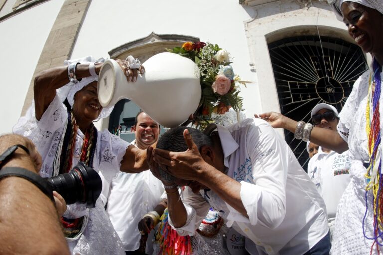 Jerônimo destaca tradição religiosa na chegada à Basílica do Senhor…
