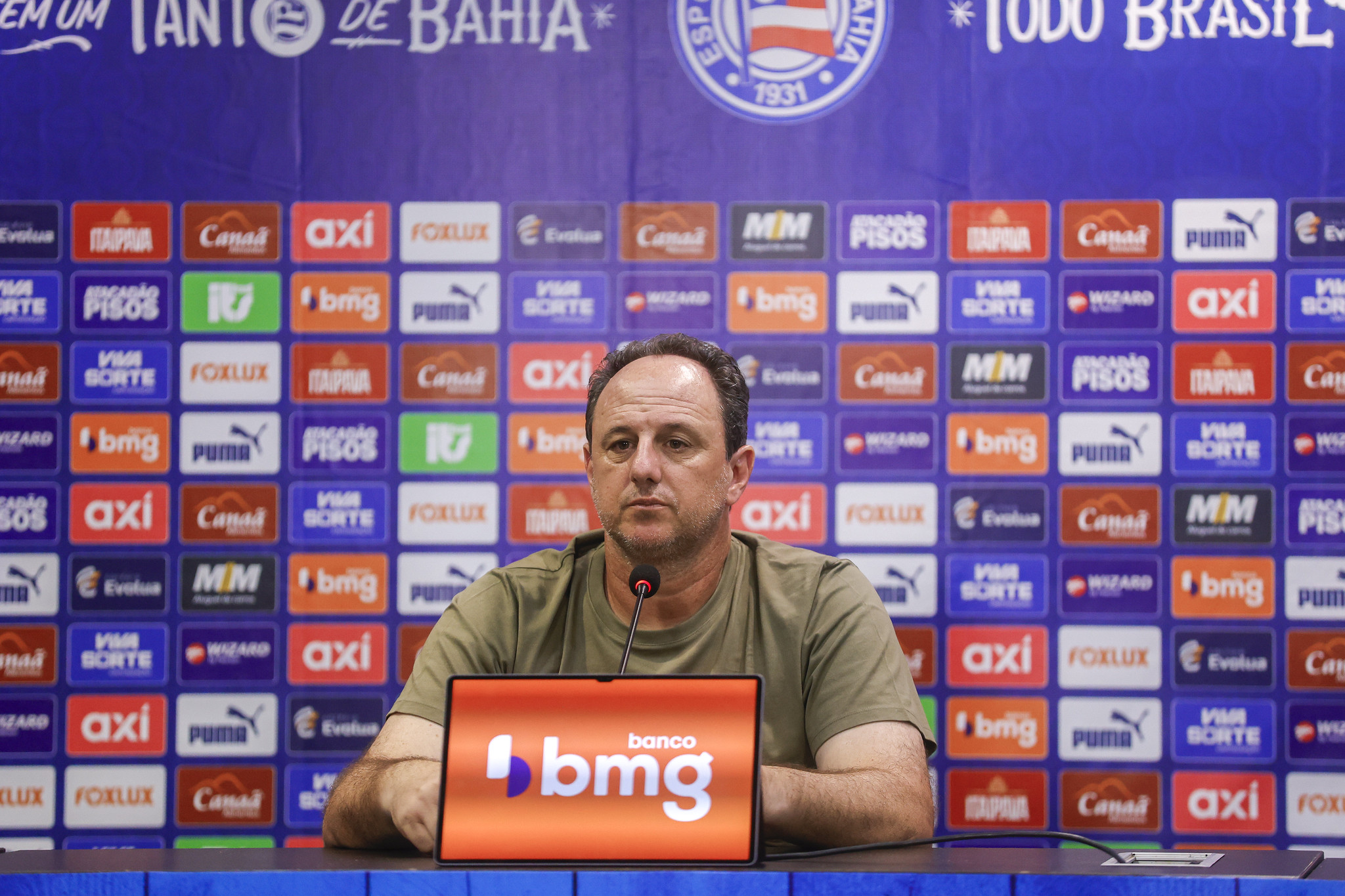 Rogério Ceni explica por que escalou a equipe principal no Baianão; veja