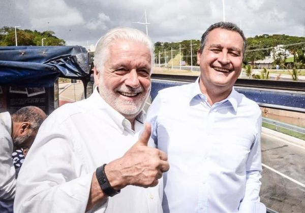 Jaques Wagner homenageia a Rui Costa em aniversário do ex-governador; veja