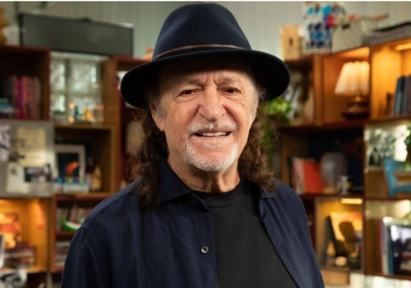 Alceu Valença abre Tiny Desk Brasil 2026 com episódio pré-carnavalesco