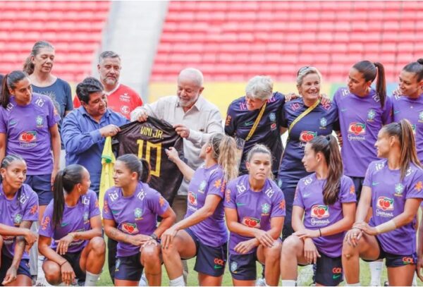 Lula publica MP que regulamenta a Copa do Mundo Feminina 2027