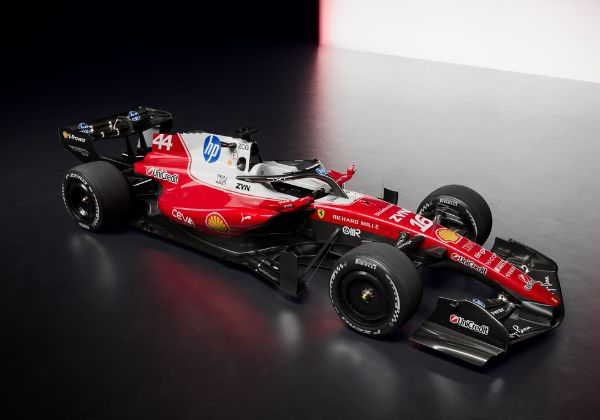 Ferrari apresenta pintura do carro para a temporada de 2026 da Fórmula 1