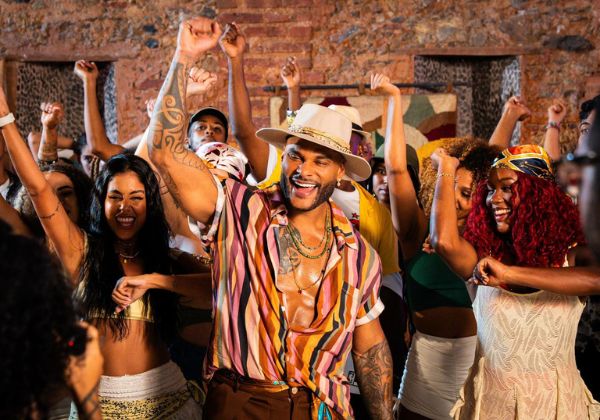 Tony Salles celebra aniversário com trio em Periperi: ‘Presente para meu povo’