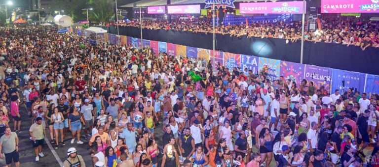 Carnaval antecipado de Itabuna atrai mais de 100 mil pessoas