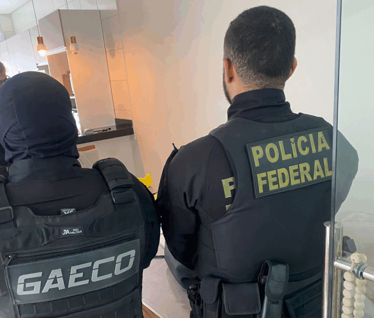 Operação mira lojistas e PMs suspeitos de fornecer armas a facções
