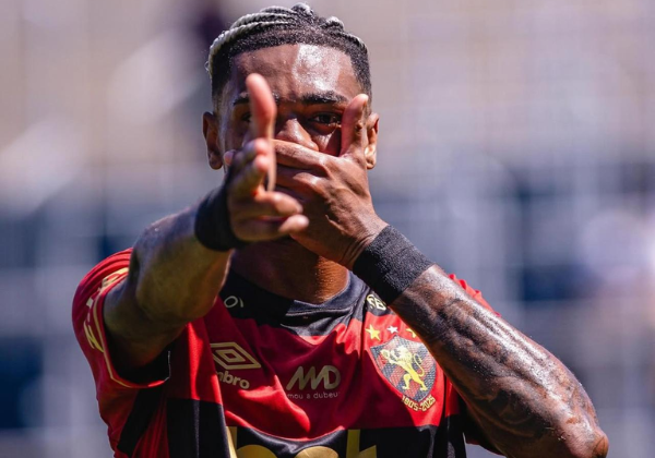Após anunciar Marinho, Vitória faz proposta por atacante da Série B