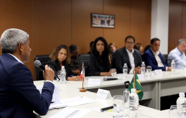 Jerônimo Rodrigues se reúne com produtores e cria comissão para enfrentar queda no preço do cacau na Bahia