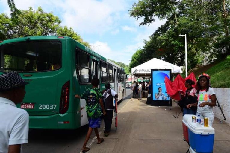Prefeito firma acordo e garante R$ 264 milhões para renovar frota de…