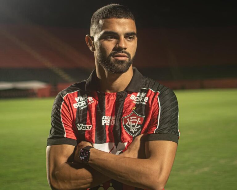 Vitória anuncia contratação de atacante com passagem pela Europa