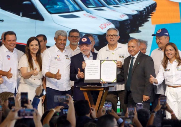 Ao lado de Lula, Jerônimo anuncia mais de R$ 300 milhões do PAC Saúde na Bahia