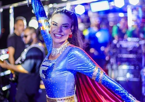 Babado Novo abre Carnaval de Salvador no Bloco UAU Chá da Alice
