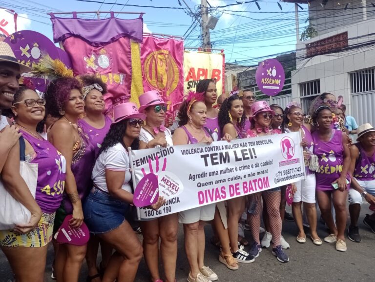 Bloco Xô Assédio leva protesto contra a violência à mulher na Mudança…