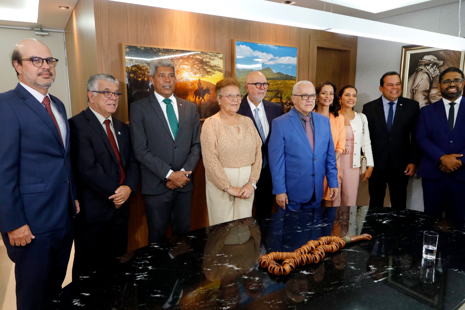 Jerônimo prestigia posse de Josias Gomes como novo conselheiro do TCE