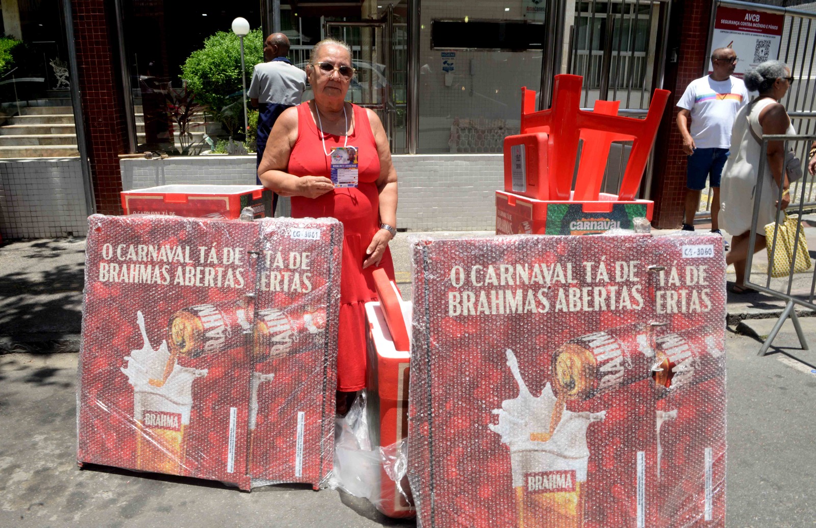 Transporte gratuito marca entrega de kits a ambulantes para o Carnaval de Salvador