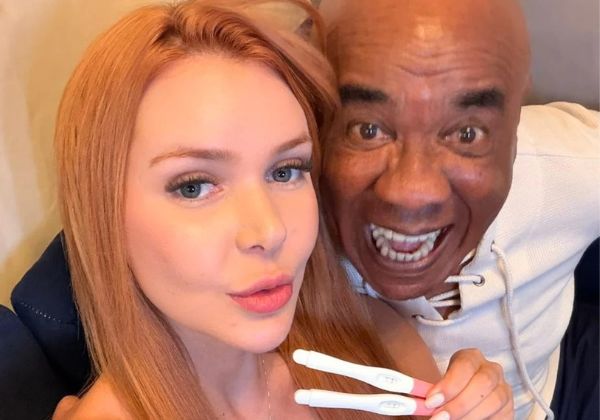Kid Bengala anuncia que será pai com mulher 46 anos mais nova; veja vídeo