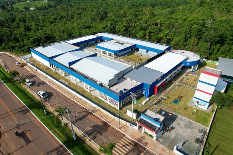 Jerônimo inaugura escola de tempo integral e anuncia obras em Nilo…