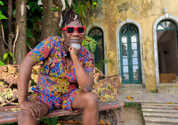 Aloísio Menezes celebra 40 anos de carreira durante o Carnaval 2026