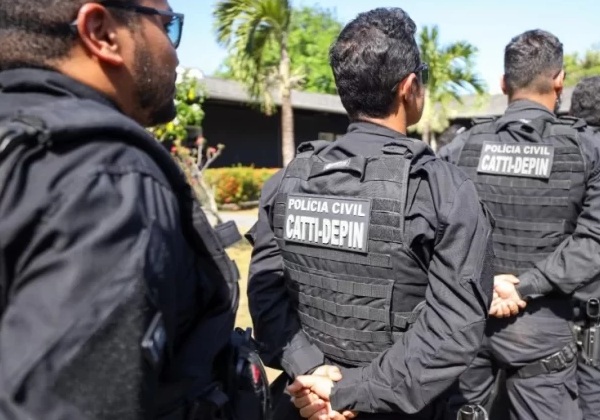 Suspeito é preso por tráfico durante abordagem em ônibus na BR-116