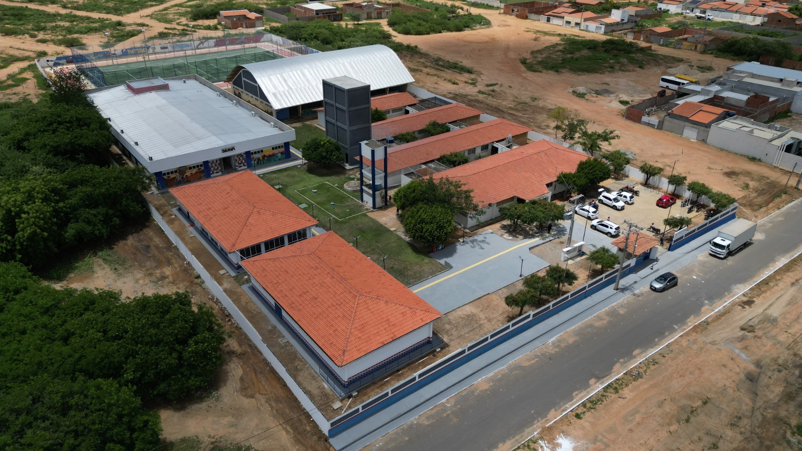Jerônimo entrega colégio integral de R$ 9,8 milhões em Campo Alegre de Lourdes 