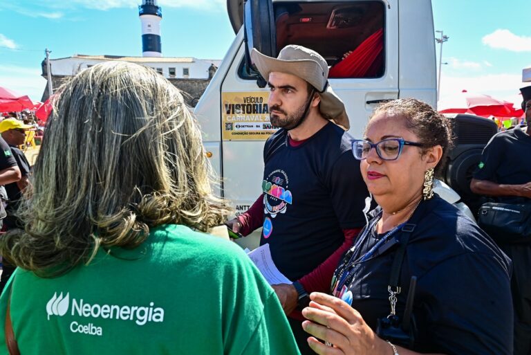 Blitz na Barra notifica trios e camarotes contra uso de serpentina…