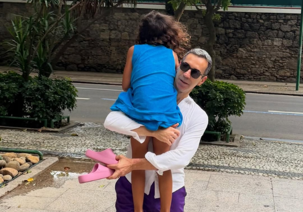 César Tralli na Bahia: Foto rara com a filha choca web por detalhe impressionante; veja o registro