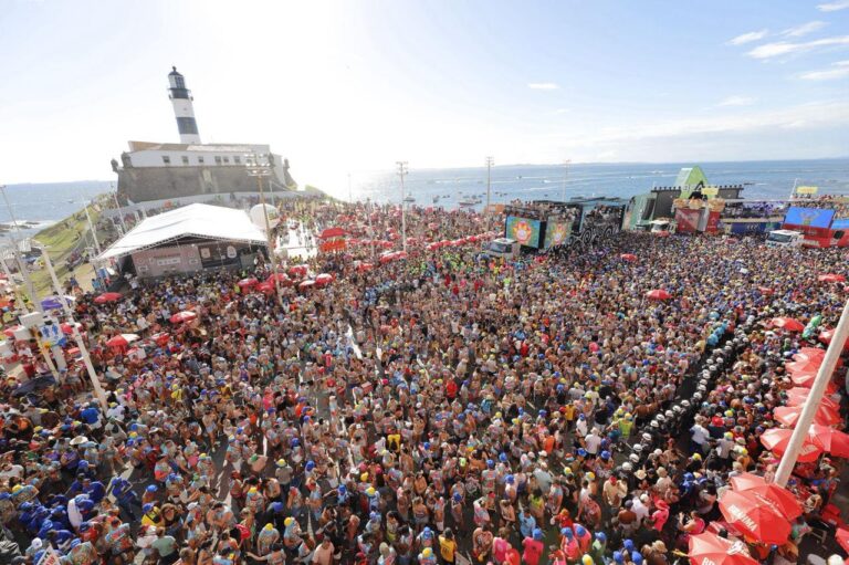 Camaleão encerra desfile de 2026 com abadás esgotados e abre vendas…