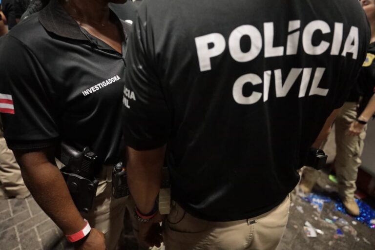 Polícia recupera quatro celulares furtados no circuito Batatinha