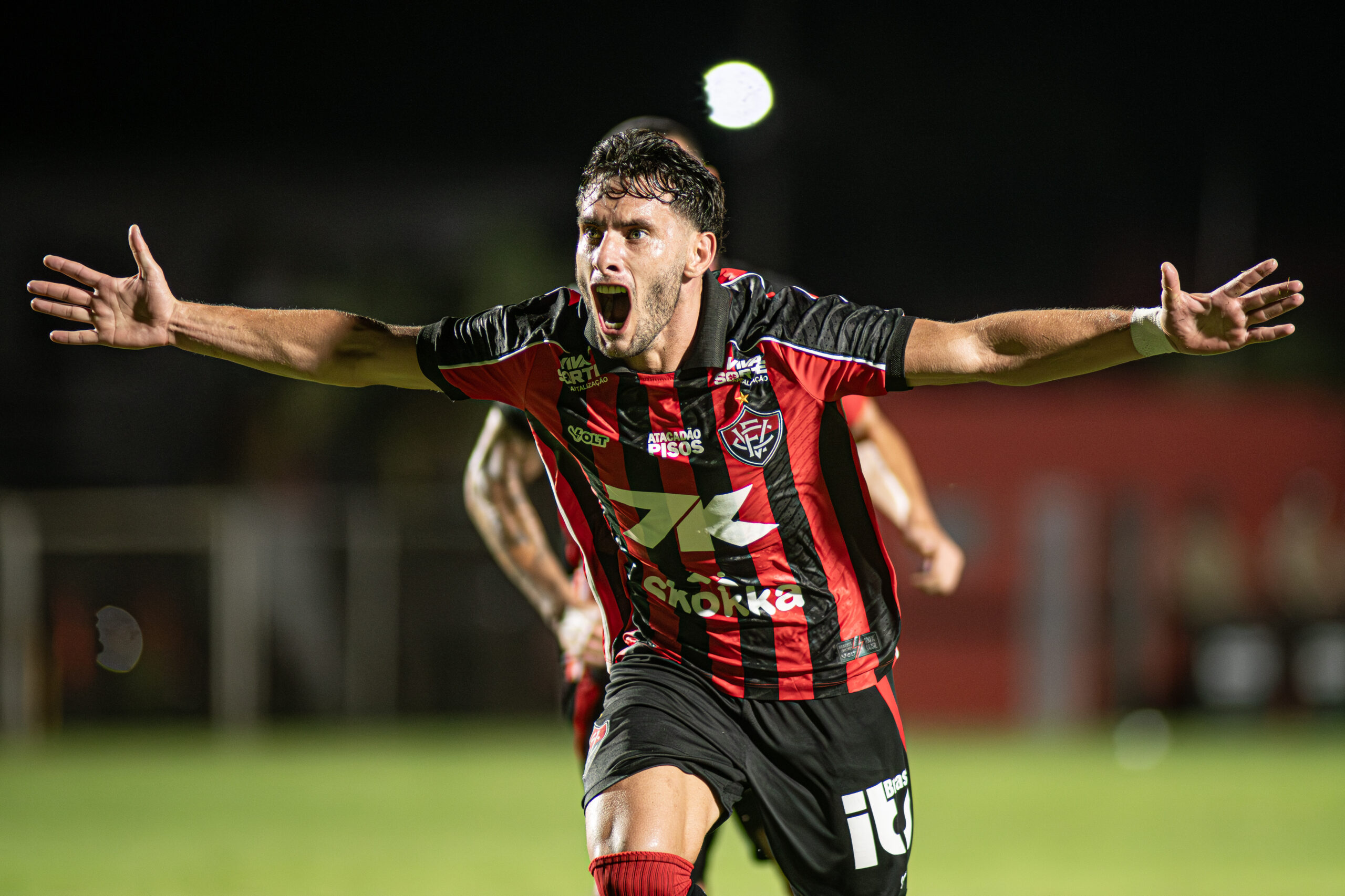 Herói da vitória do Leão, Martínez revela que irmão previu gol