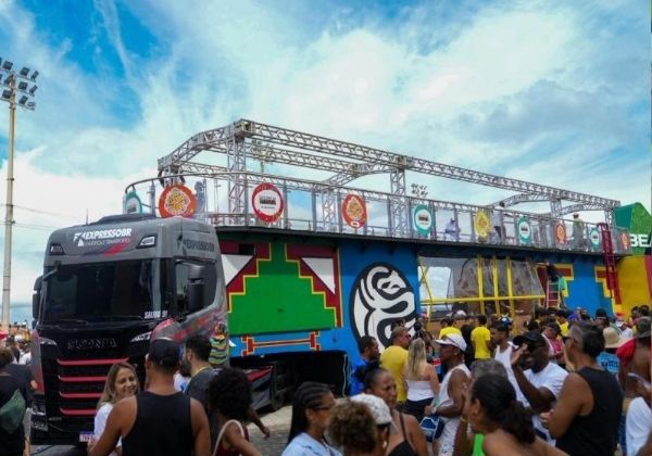 Carlinhos Brown apresenta trio elétrico híbrido e reforça proposta sustentável no Carnaval